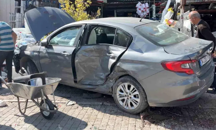 Avtomobil əvvəl ağaca, sonra maşına, daha sonra piyadalara çırpıldı: 3 yaralı var