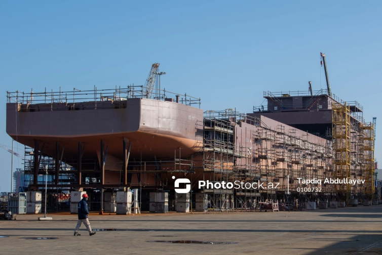 Bakıda tikilən nəhəng gəminin GÖRÜNTÜLƏRİ