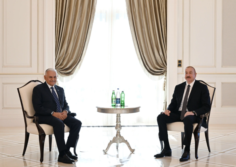 İlham Əliyev Qəbələdə TDT-nin Ağsaqqallar Şurasının sədrini qəbul edib