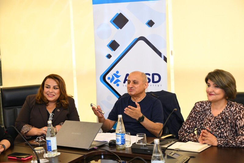 "Qızların işıqlı gələcəyi naminə maarifləndirmə" layihəsi uğurla yekunlaşdı - FOTOLAR