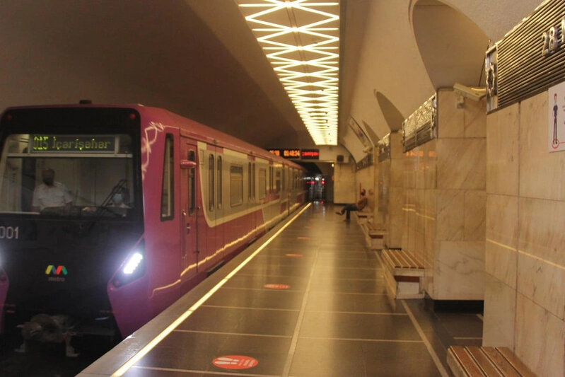 Sərnişin "28 May" stansiyasında öldü