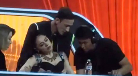 Samirə müsabiqədə huşunu itirdi (VİDEO)