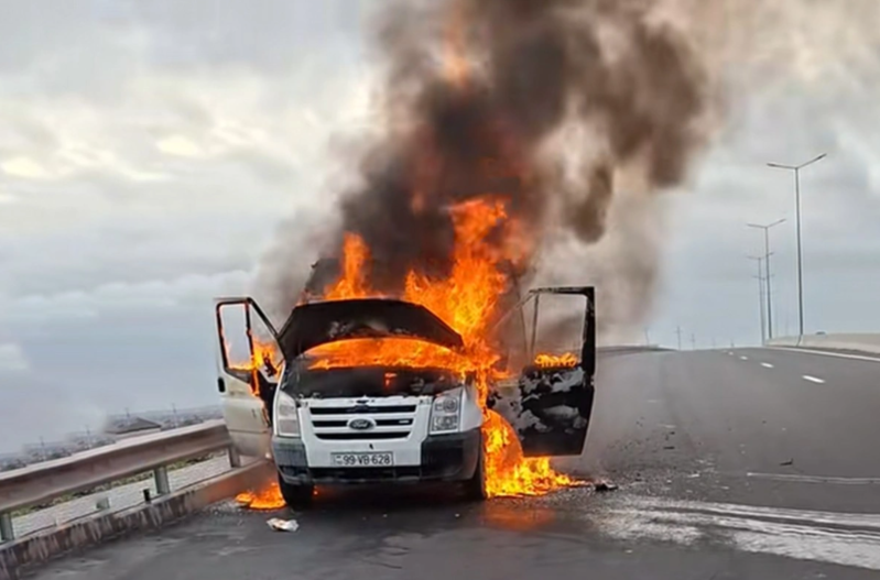 Bakıda yük maşını yanaraq KÜL OLDU