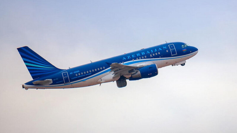 Pulkovoda məcburi eniş edən təyyarənin sərnişinləri Bakıya çatdı (YENİLƏNİB)