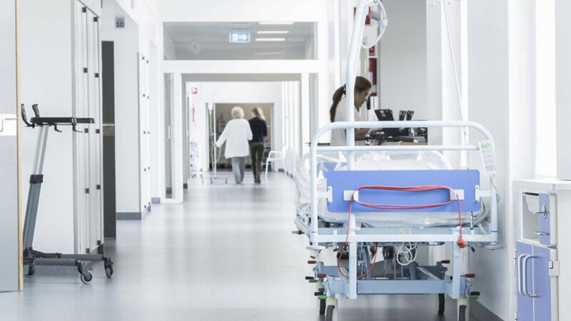 Gəncədə 71 yaşlı kişi xəstəxananın 2-ci mərtəbəsindən yıxılaraq öldü