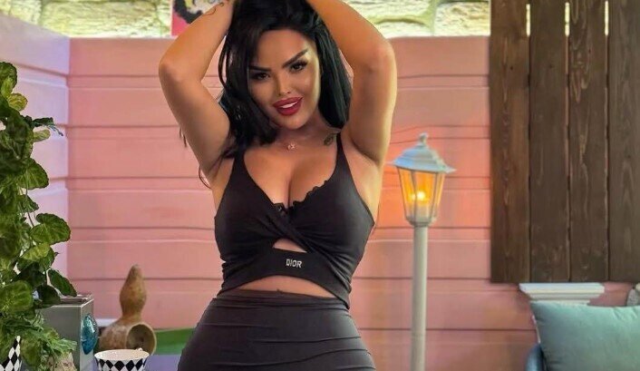 Şou-biznes "Bir evin pulunu estetik əməliyyatlarıma vermişəm"