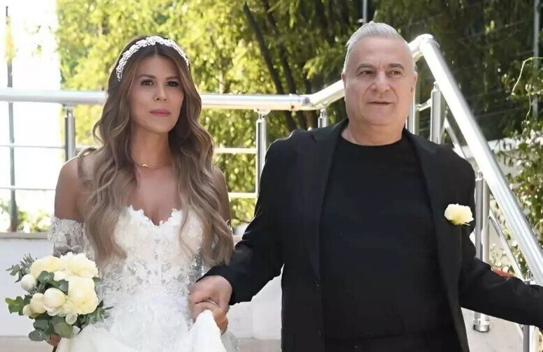 Mehmet Ali Erbildən həyat yoldaşına təəccübləndirən jest - FOTO