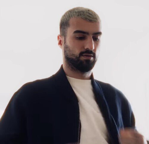 "Saçlarımı da ona görə sarıya boyamışdım..." - Mahir Emreli