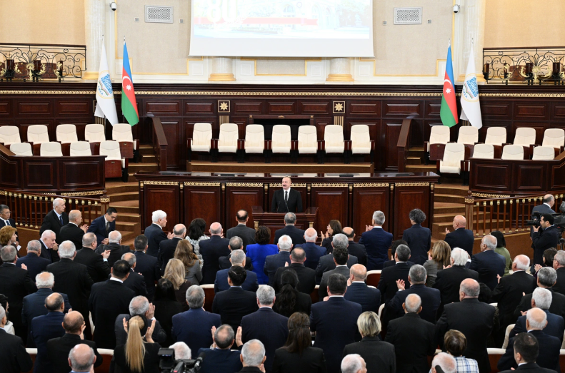 İlham Əliyev AMEA-nın 80 illik yubileyinə həsr olunmuş yığıncaqda çıxış edib