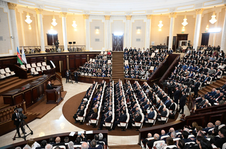 İlham Əliyev AMEA-nın 80 illik yubileyinə həsr olunmuş yığıncaqda çıxış edib