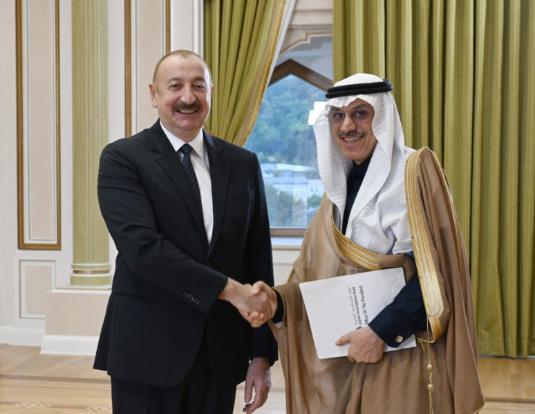 İlham Əliyev Ərəb Koordinasiya Qrupuna daxil olan üzv qurumların rəhbər şəxslərini qəbul edib