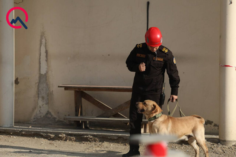 Bakıda partlayış olan ofisdən - Fotolar