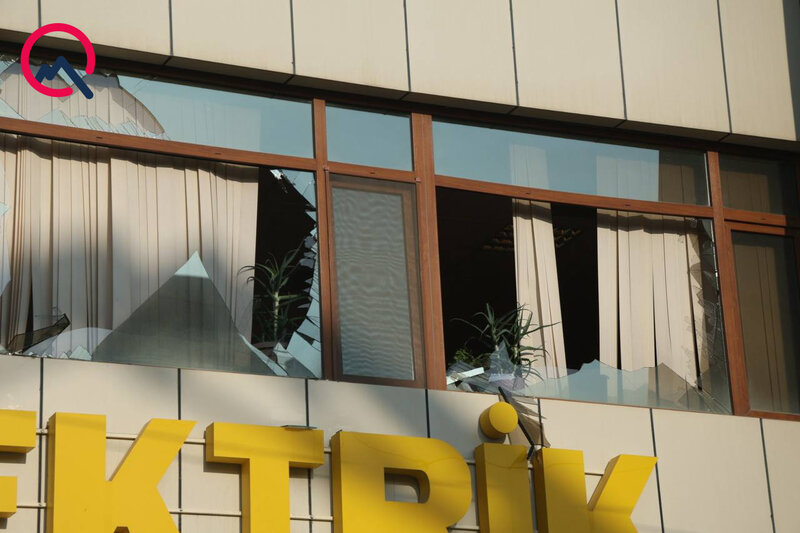 Bakıda partlayış olan ofisdən - Fotolar