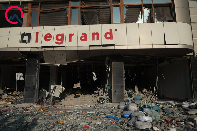 Bakıda partlayış olan ofisdən - Fotolar