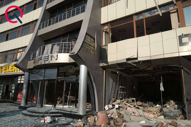 Bakıda partlayış olan ofisdən - Fotolar