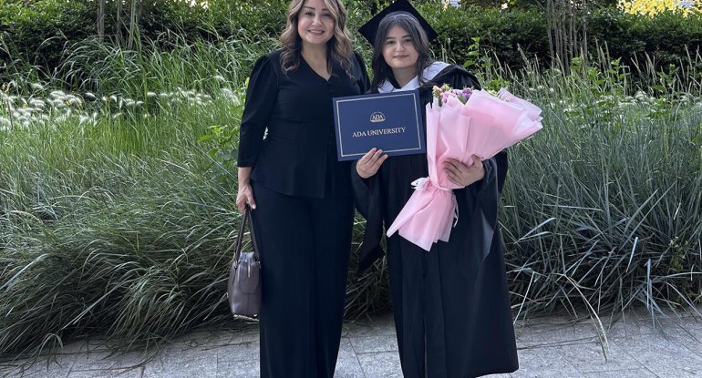 Həkimlər yanğında anası ölən qızı oyanmağa qoymur