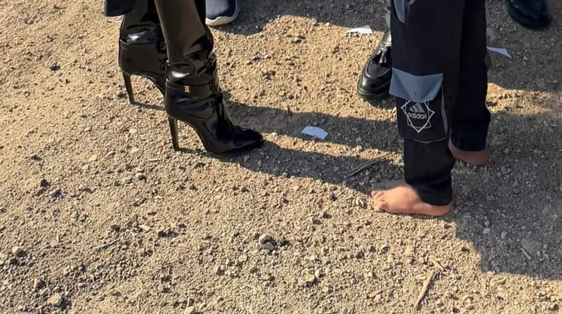 Bahalı çəkmələrlə ayaqyalın uşaqları ziyarət etdi – qınaq obyektinə çevrildi