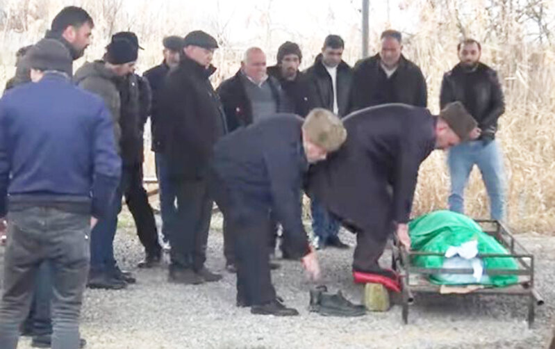 "Oğlum hələ uşaq idi, meyiti yox etməli idik..." - Tanınmış həkimin qızı