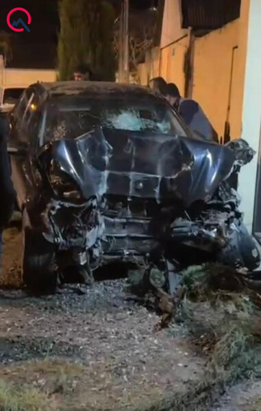 Maşın darvazaya çırpıldı, sürücü öldü - Fotolar