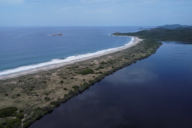 ABŞ ordusu narkotik qaçaqmalçılığına qarşı əməliyyat zamanı gəmini vurdu: iki nəfər ölüb