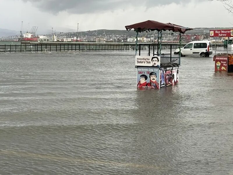 Türkiyədə fırtına həyatı iflic etdi - 3 nəfər öldü-Fotolar
