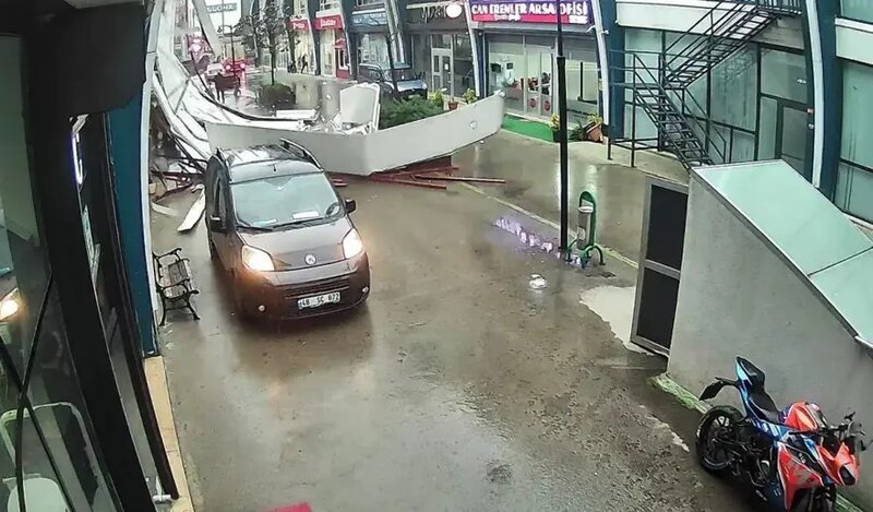 Türkiyədə fırtına həyatı iflic etdi - 3 nəfər öldü-Fotolar