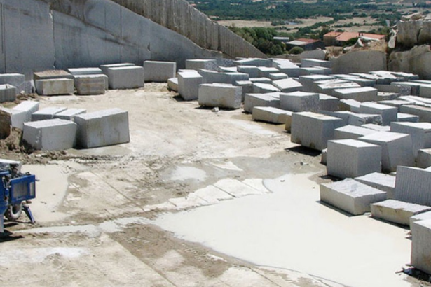 Güzdəkdə Bəhram Məlikova məxsus olduğu karxananın işlədilməsinə hansı məmur icazə verib? - Araşdırma