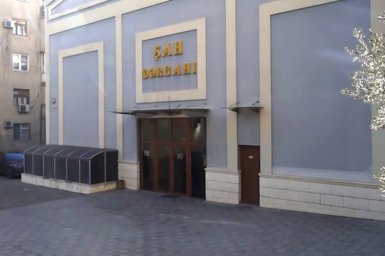 Bakıda sakinlər həyətlərindəki mərasim evindən şikayət etdilər