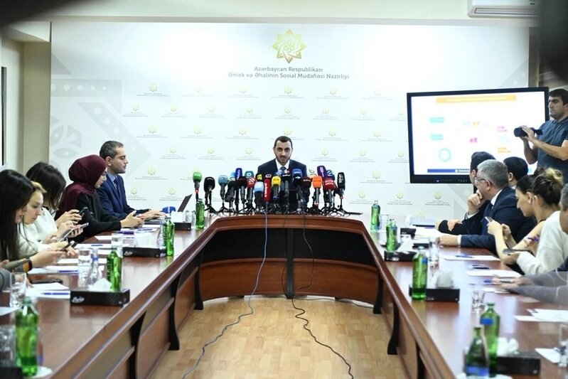 "Orta aylıq pensiya orta aylıq əməkhaqqının 49,9 %-ni, yaşa görə pensiya isə 53,2 %-ni təşkil edir" - DSMF-nin sədri