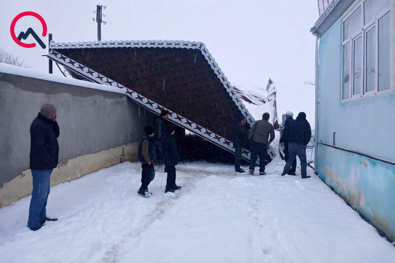 Güclü qar talvarı uçurdu - Maşınlar əzildi - Fotolar