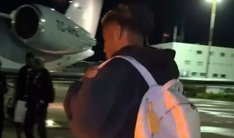 Təyyarəyə minərkən paylaşım etdi, "Qalatasaray" azarkeşləri həyəcanlandı - VİDEO