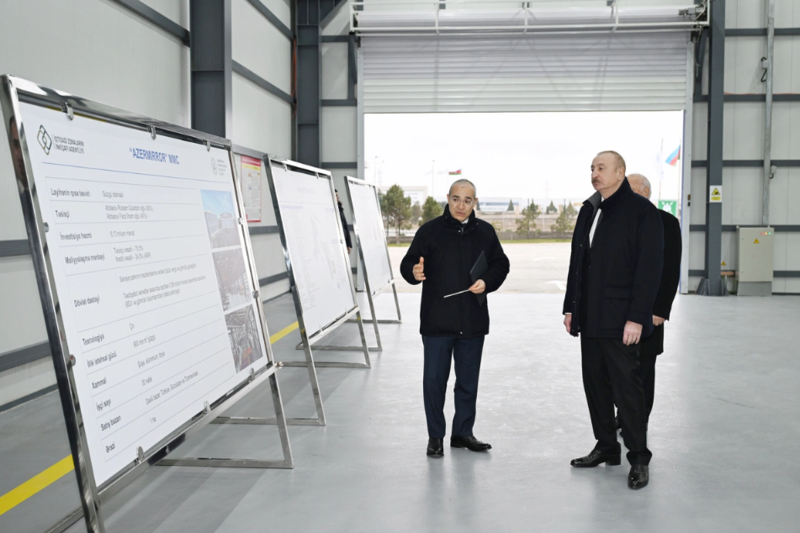 İlham Əliyev Sumqayıt Sənaye Parkında güzgü vərəqələrin istehsalı zavodunun açılışında iştirak edib