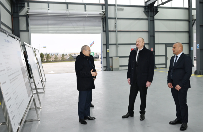 İlham Əliyev Sumqayıt Sənaye Parkında güzgü vərəqələrin istehsalı zavodunun açılışında iştirak edib