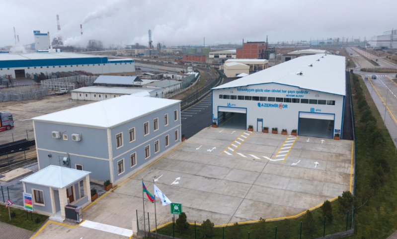 İlham Əliyev Sumqayıt Sənaye Parkında güzgü vərəqələrin istehsalı zavodunun açılışında iştirak edib