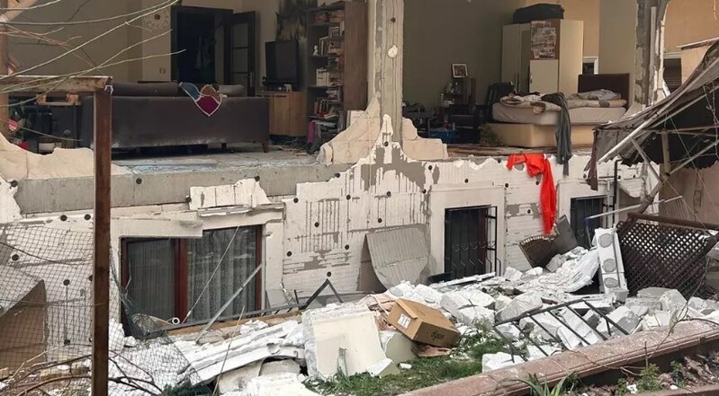 Bomba deyil, təbii qaz partladı: Küçə savaş meydanına döndü - VİDEO