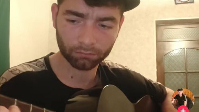 İçib "TikTok"da söyüş söyən musiqiçi həbs olundu