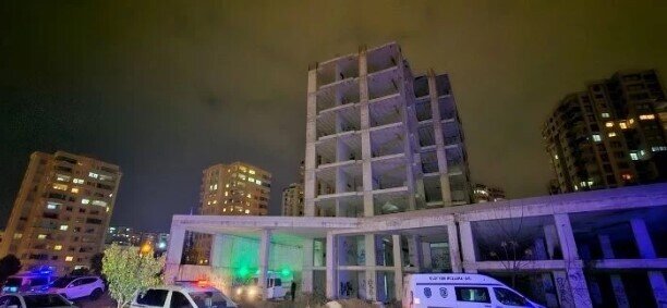 Tərk edilmiş binanın zirzəmisində boğularaq öldü