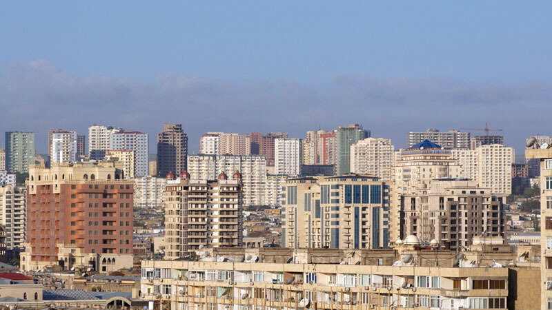 Bakıda binada blok çökdü: Sakinlər evdən çıxa bilmirlər (VİDEO)