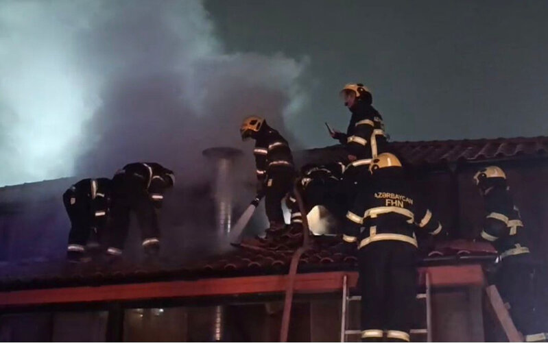 Bakıda restoran yandı - Video