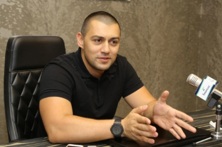 Tanınmış rəssam keçmiş ərindən şikayətçidir: İş adamı övladını əlindən alır