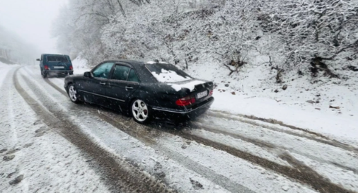 Bakı-Şamaxı-Yevlax yolu buz bağladı (FOTO)