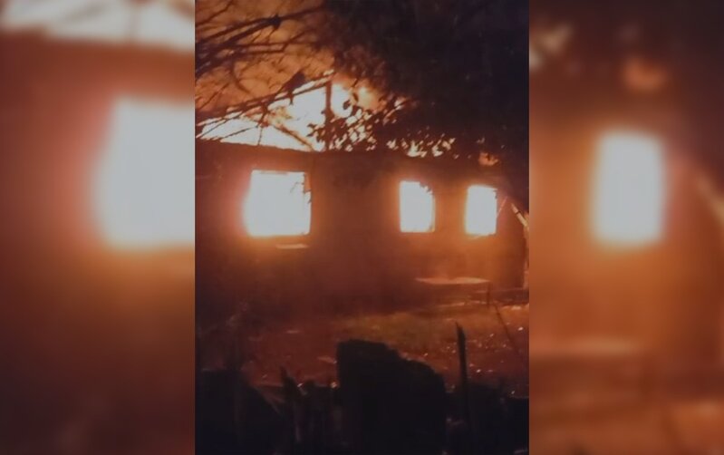 Tərtərdə ev yanaraq külə döndü - Video