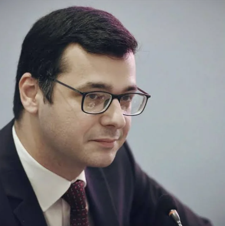 Brilliant Dadaşovanın həyat yoldaşı vəzifəsindən azad olundu (FOTO)