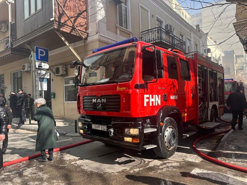 Bakının mərkəzindəki yanğın söndürüldü - Video - Yenilənib