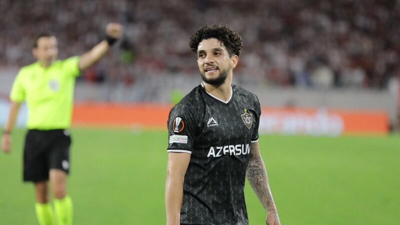 "Qarabağ"ın futbolçusuna iki oyunluq cəza verildi