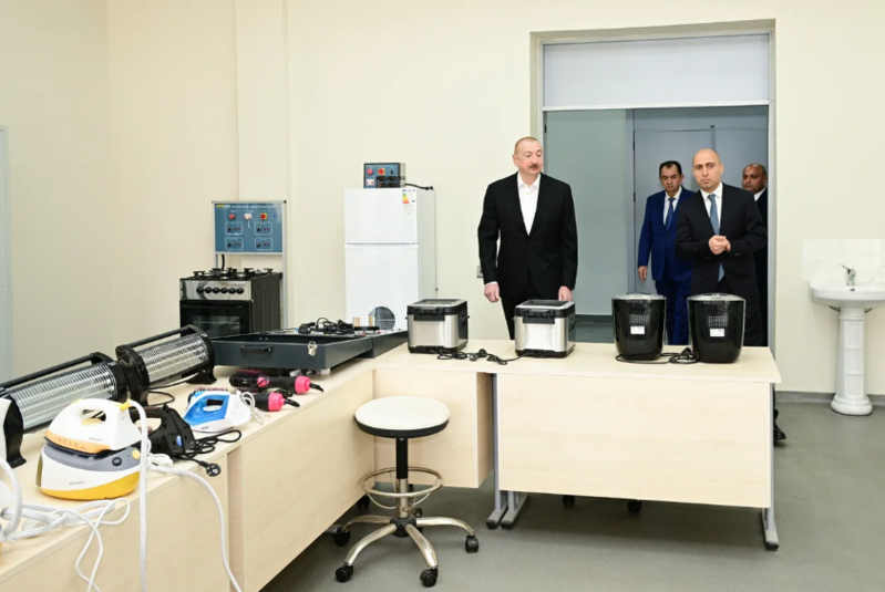 İlham Əliyev Lənkəran Dövlət Peşə Təhsil Mərkəzinin açılışında iştirak edib