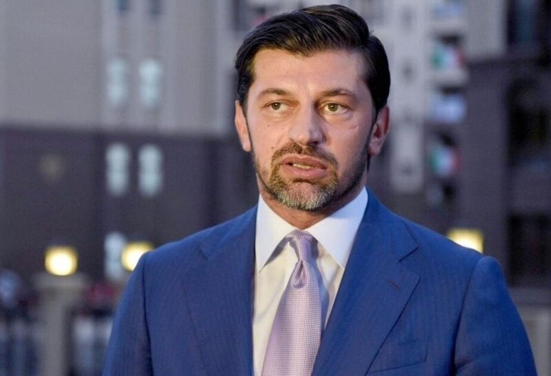 Ad gününə görə Dubaya getmişdi, qayıda bilmir