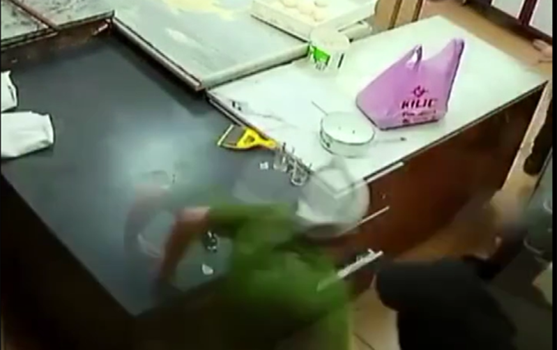 Türkiyədəki güclü zəlzələnin başvermə anı - Video