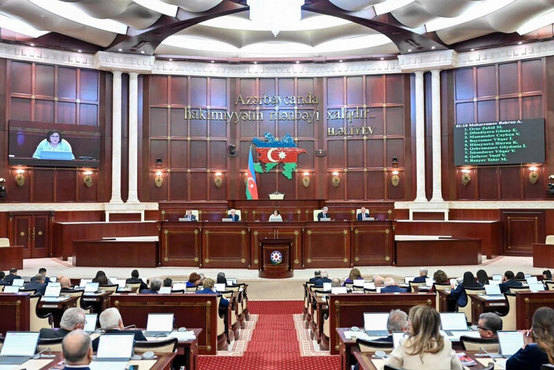 Milli Məclisin plenar iclası başlayıb, Baş nazir hesabat verəcək