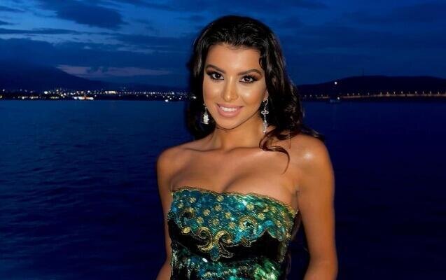 Mərhum nazirin nəvəsi Eyfelin önündə mahnı oxudu - VİDEO